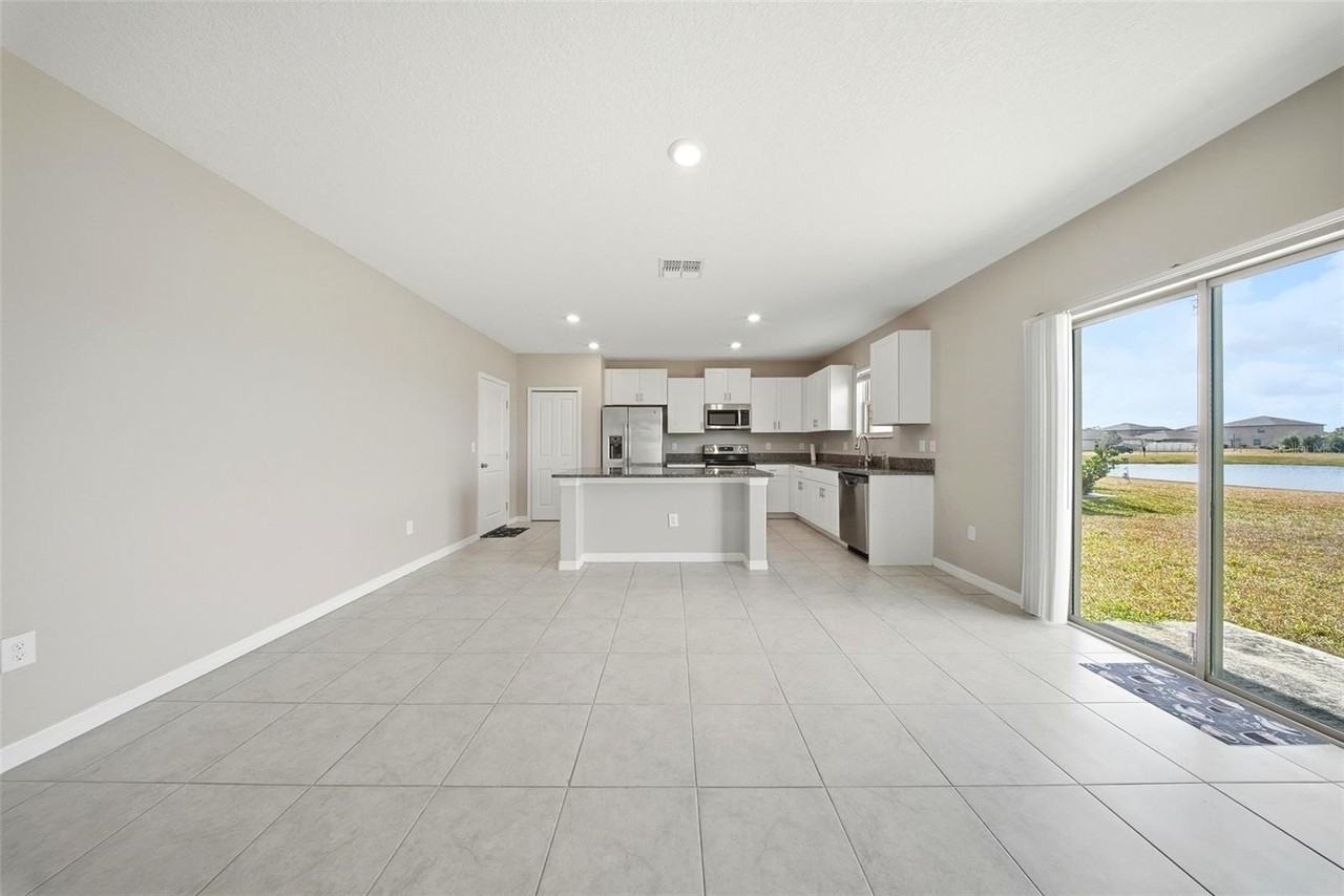 15617 Charr Island St - Photo 5 of 45