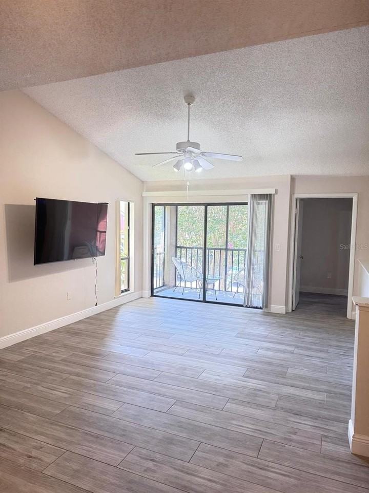 5555 Baywater Dr - Photo 4 of 16