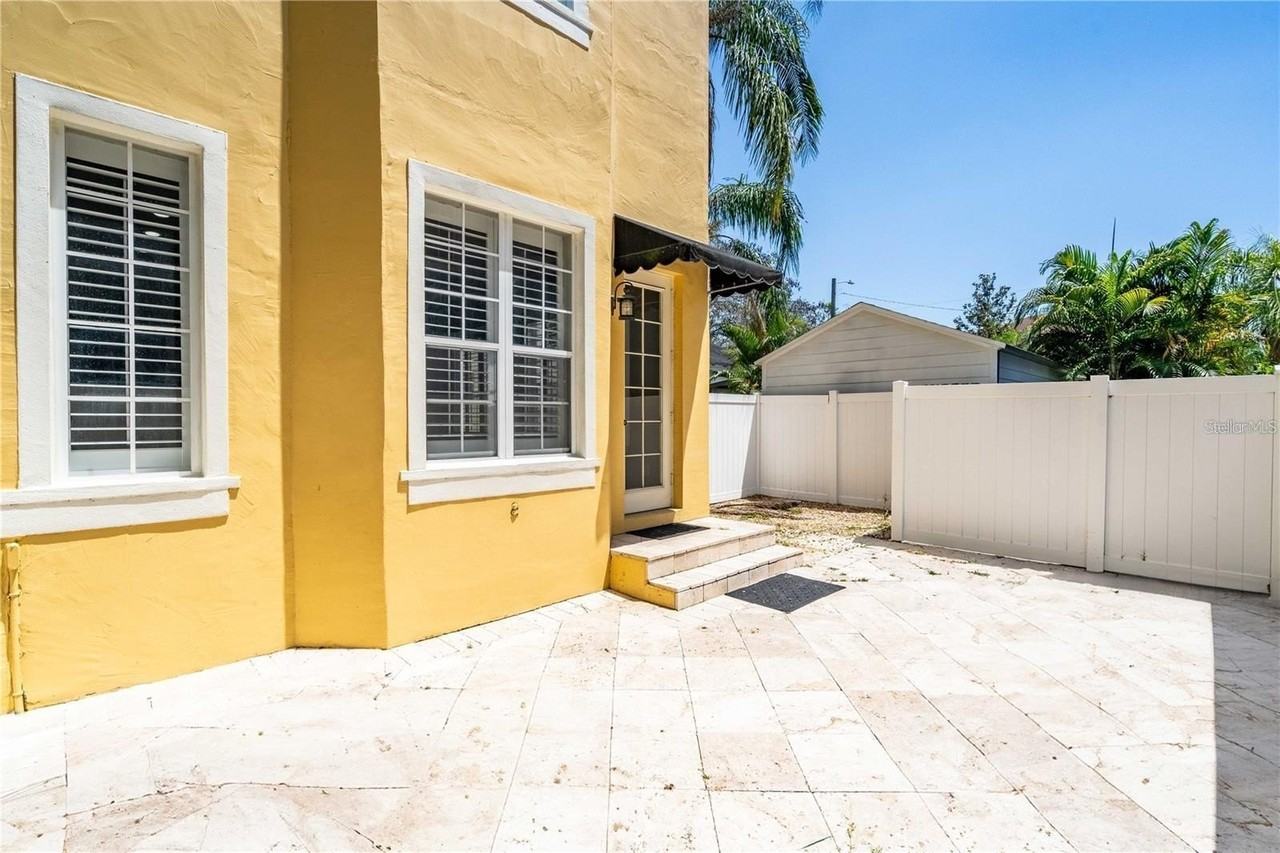 213 S Arrawana Ave - Photo 3 of 26