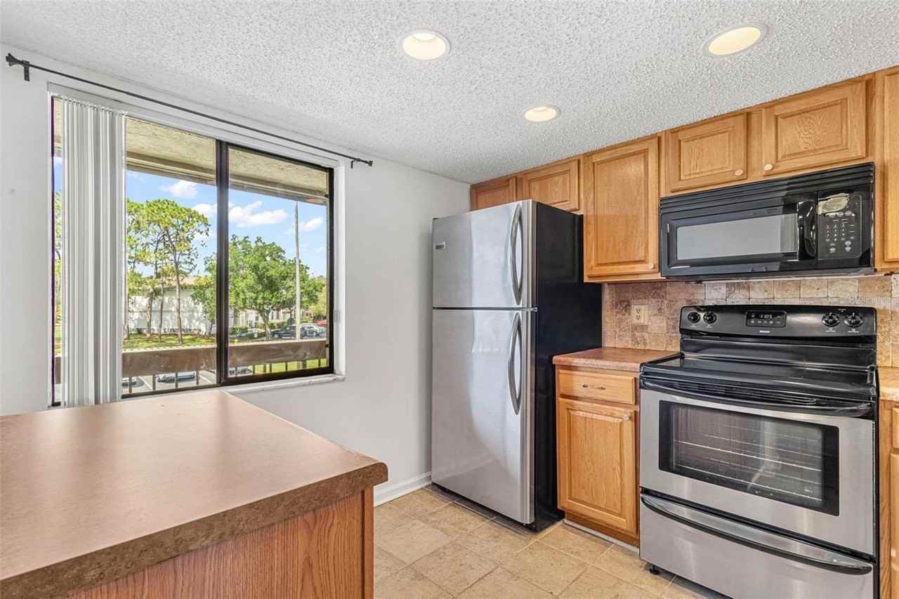 108 Woodlands Ct #108 - Photo 3 of 32