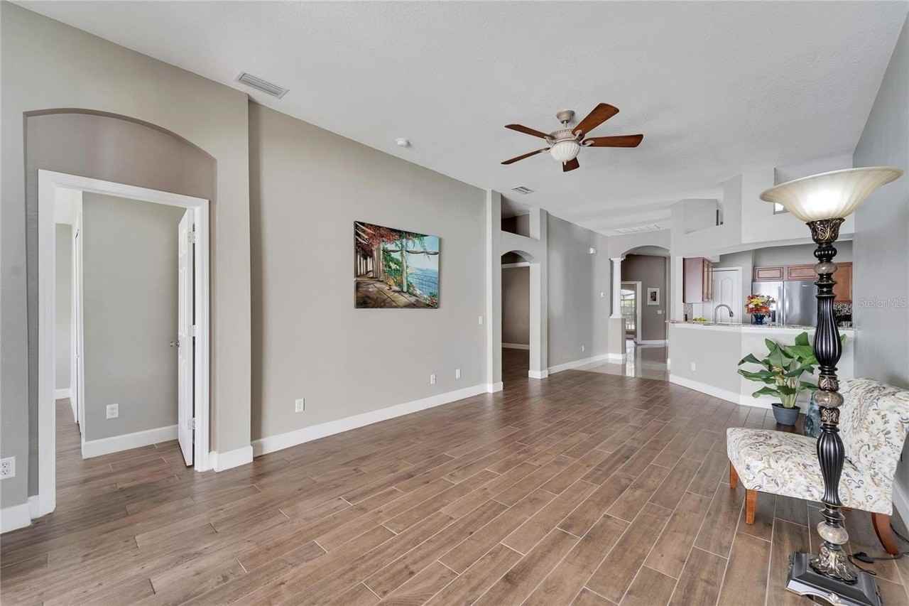 12739 Standbridge Dr - Photo 5 of 33