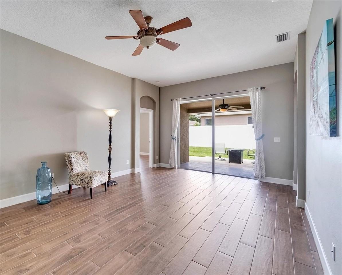 12739 Standbridge Dr - Photo 6 of 33