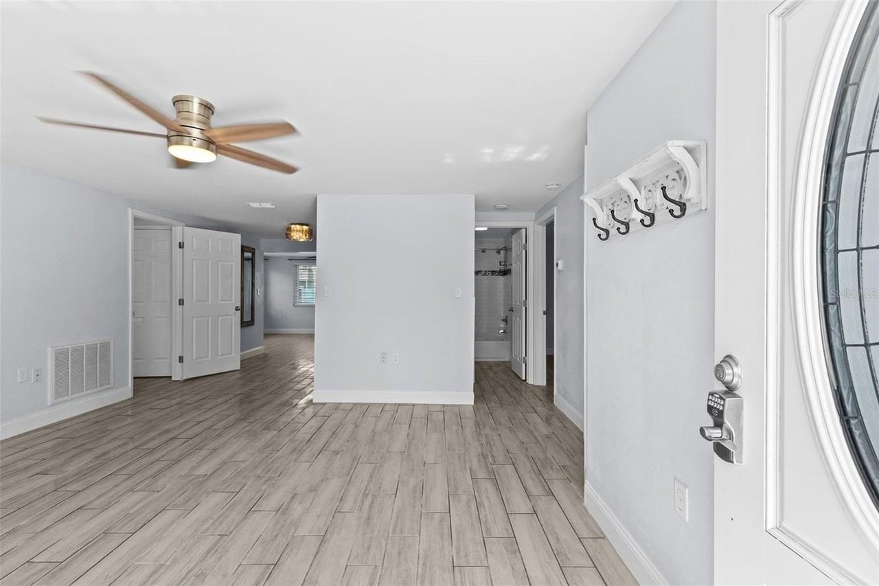 13916 Sommers Ave - Photo 3 of 44