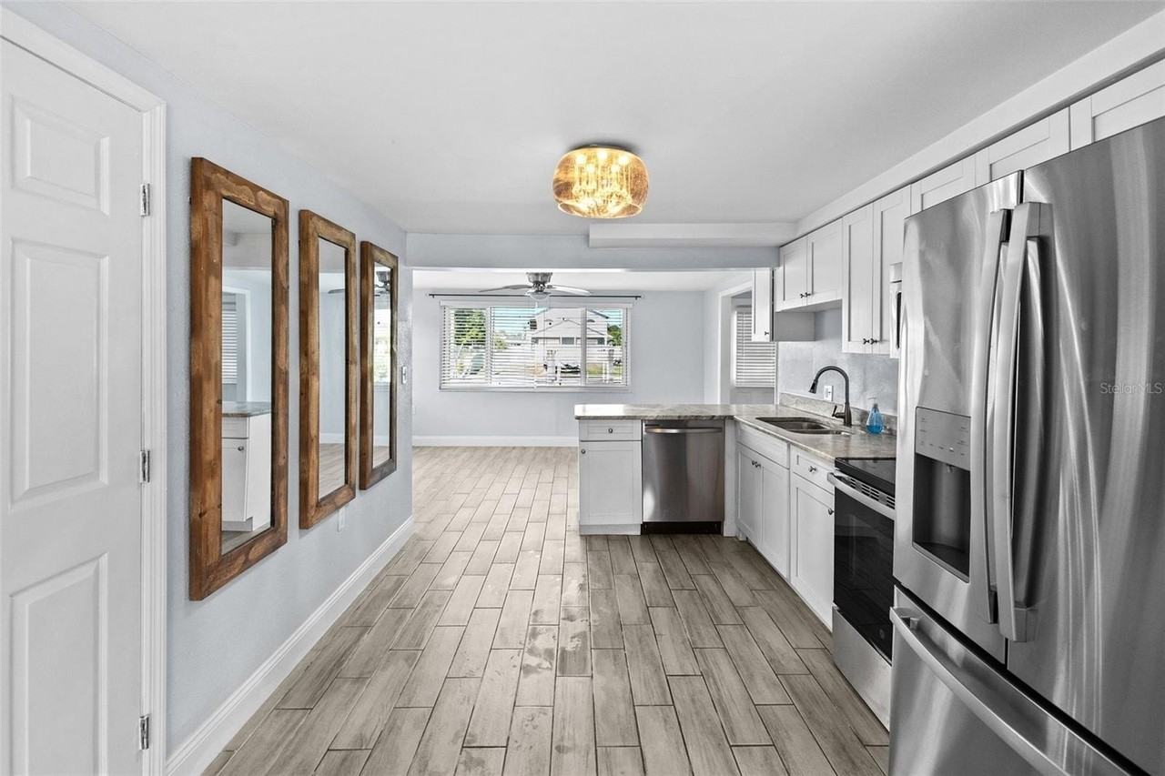 13916 Sommers Ave - Photo 6 of 44