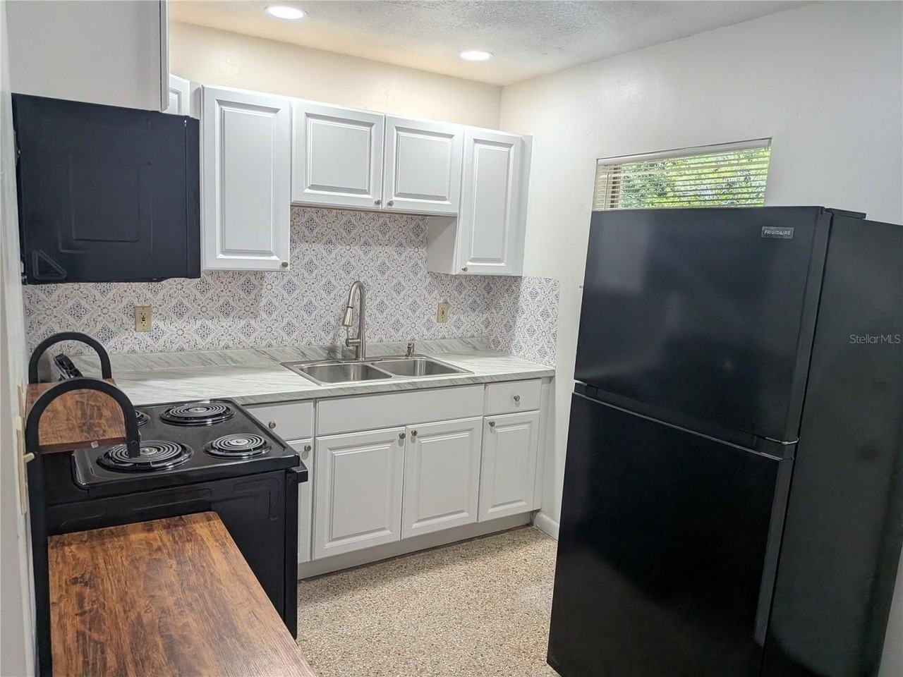 2461 Nw 44th Ave - Photo 4 of 13