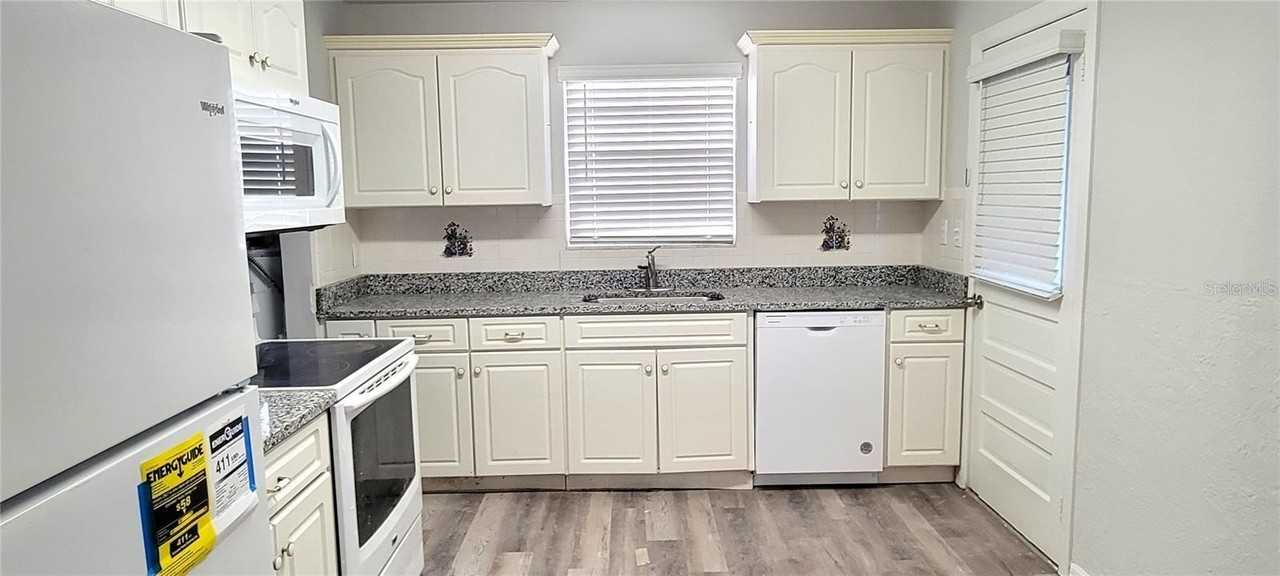 340 Tropical Ln - Photo 5 of 16