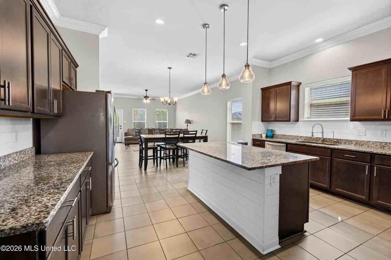16463 Millsaps Ave - Photo 4 of 35