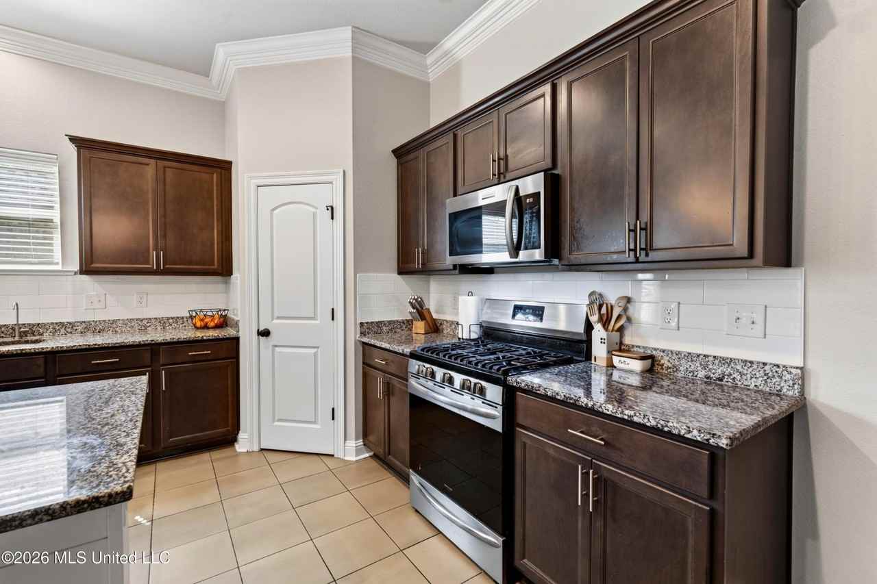 16463 Millsaps Ave - Photo 5 of 35