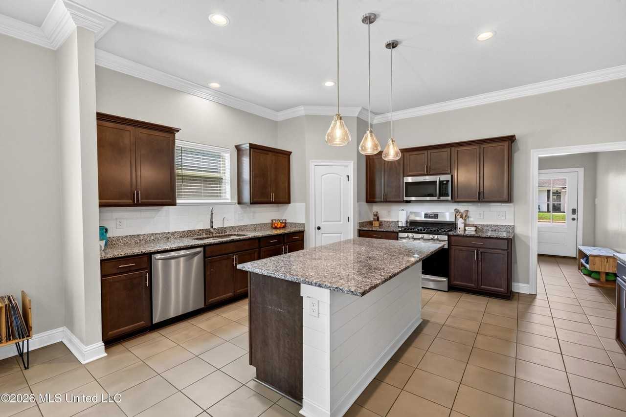 16463 Millsaps Ave - Photo 6 of 35