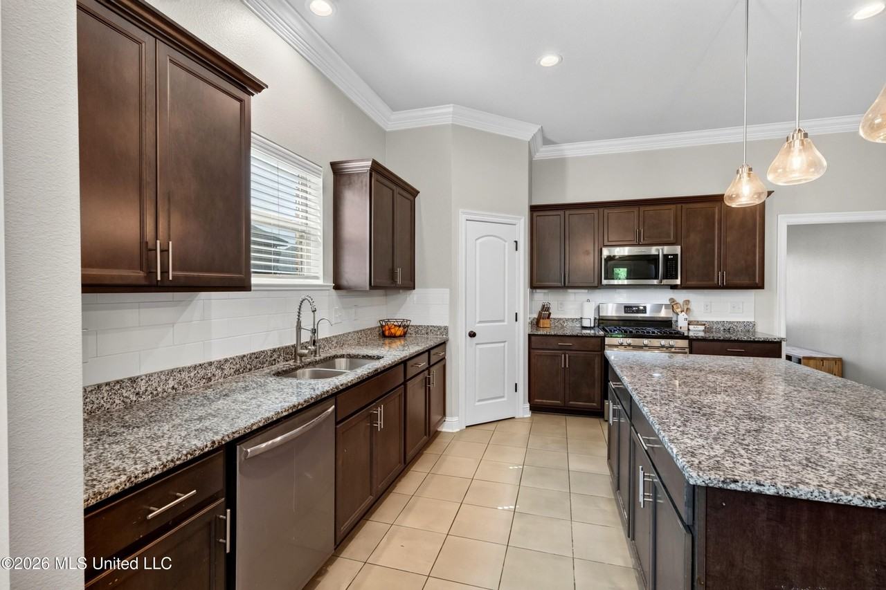16463 Millsaps Ave - Photo 7 of 35
