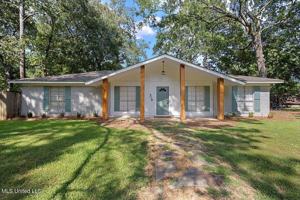 featured image of 36 Pebble Hill Dr