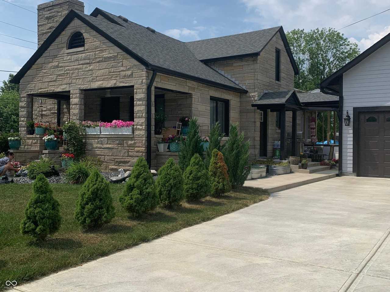 851 N Madison Ave - Photo 2 of 15