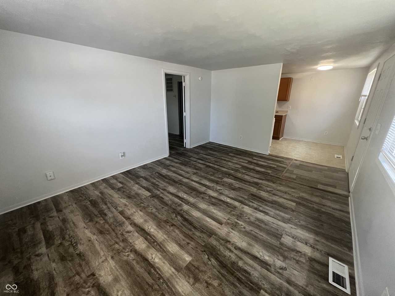 904 Sloan St #D - Photo 3 of 12