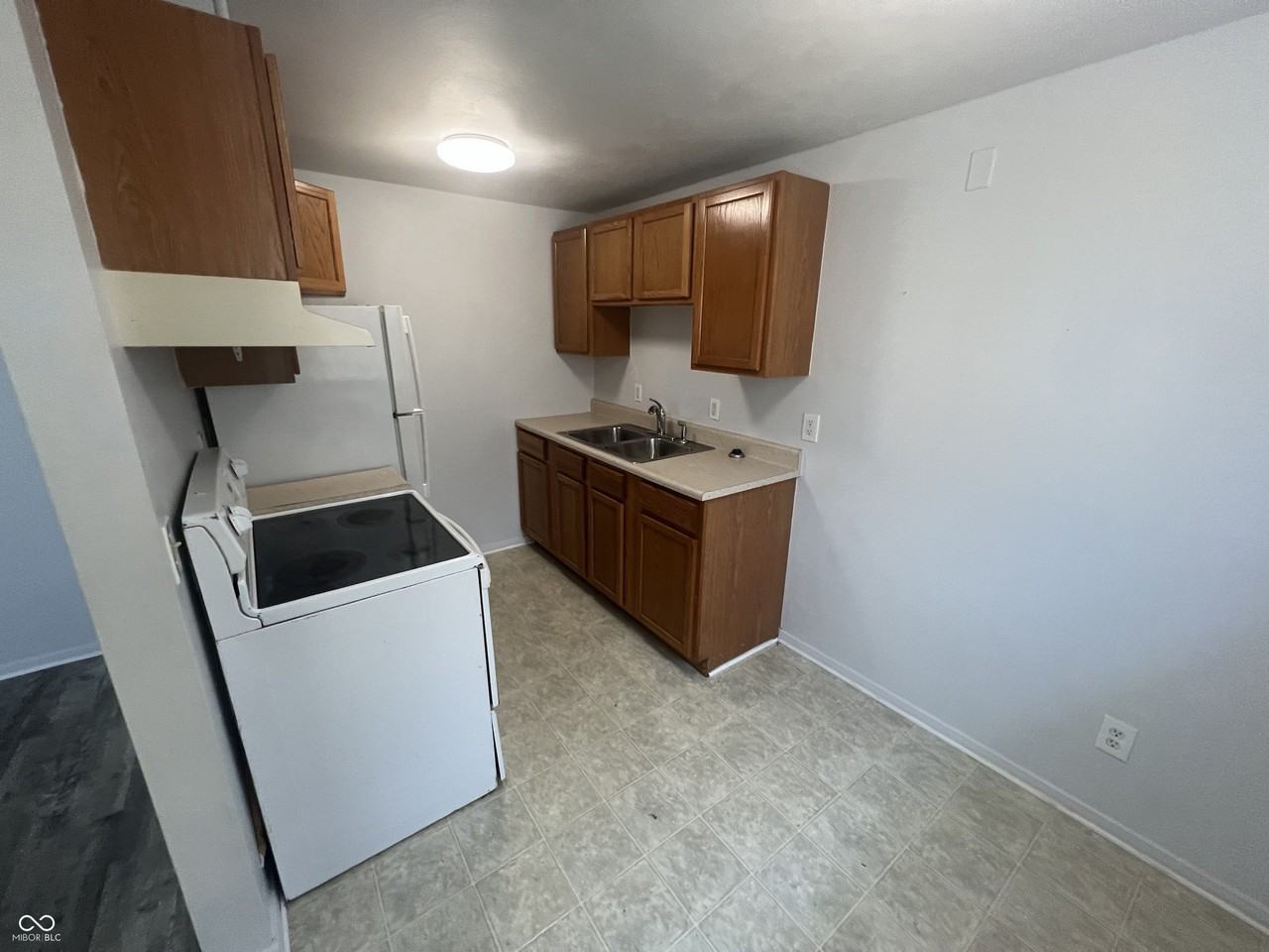 904 Sloan St #D - Photo 4 of 12