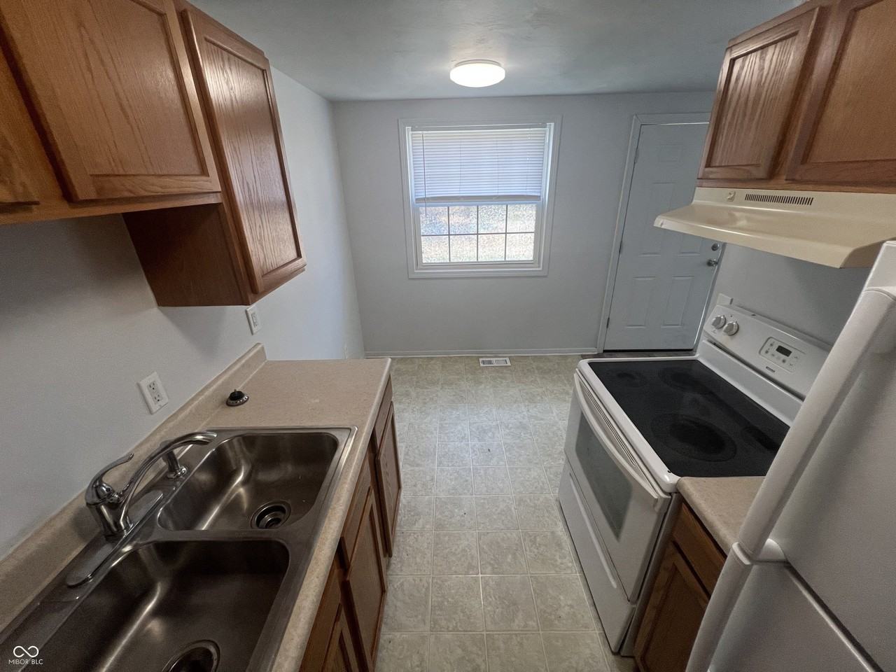 904 Sloan St #D - Photo 6 of 12