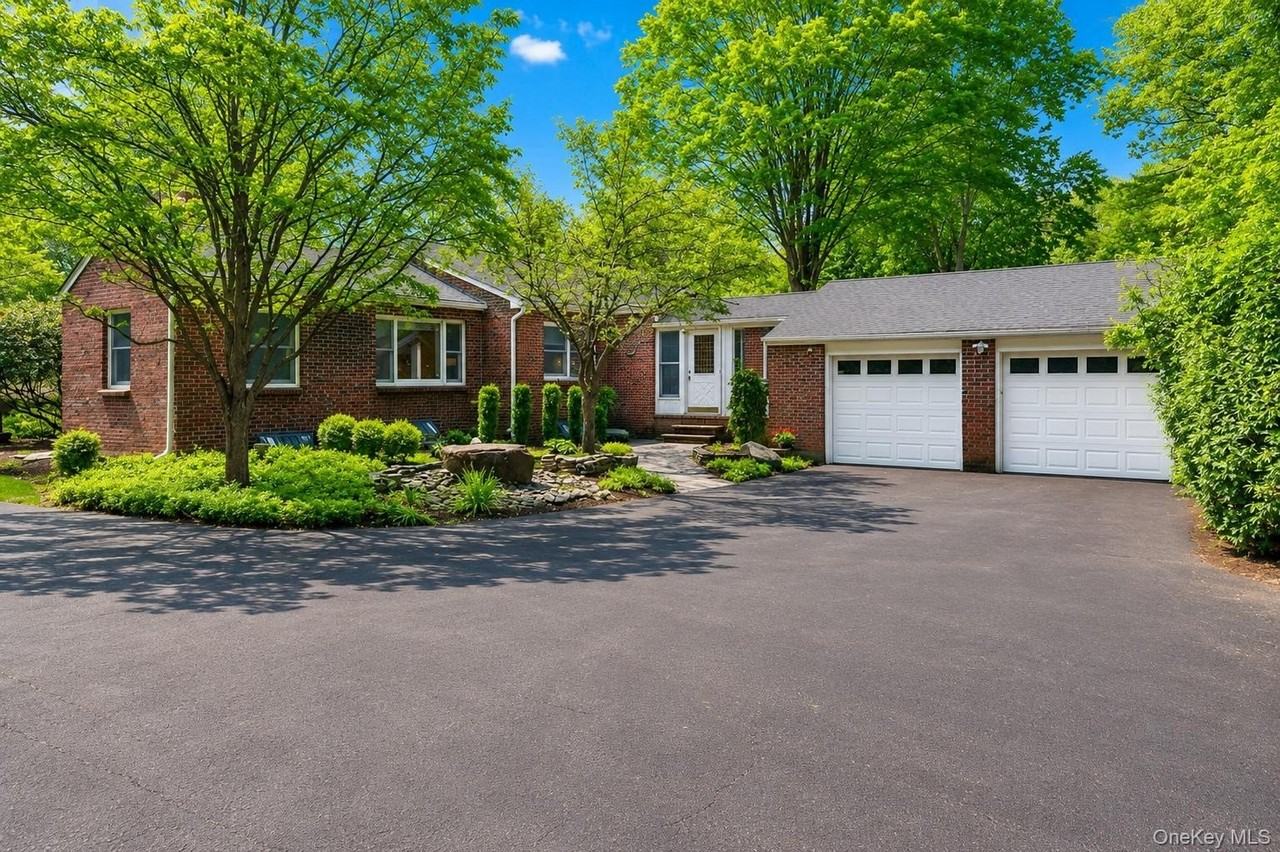 9 Orchard Cir - Photo 4 of 18