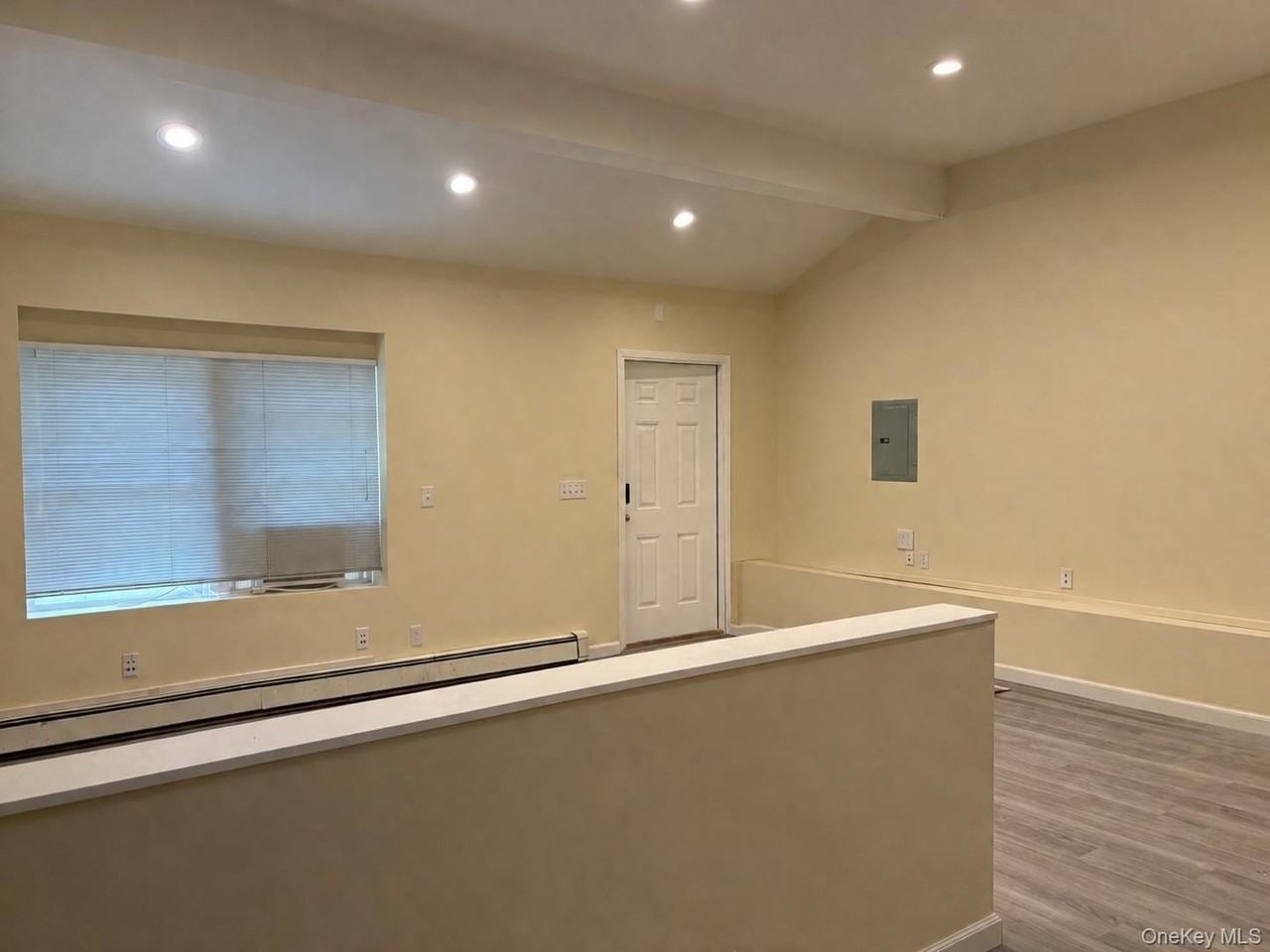 5485 Expressway Dr N - Photo 2 of 4