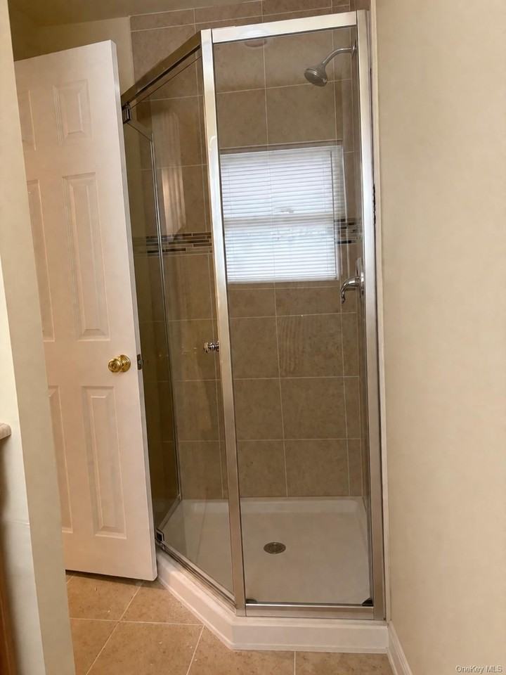 5485 Expressway Dr N - Photo 3 of 4