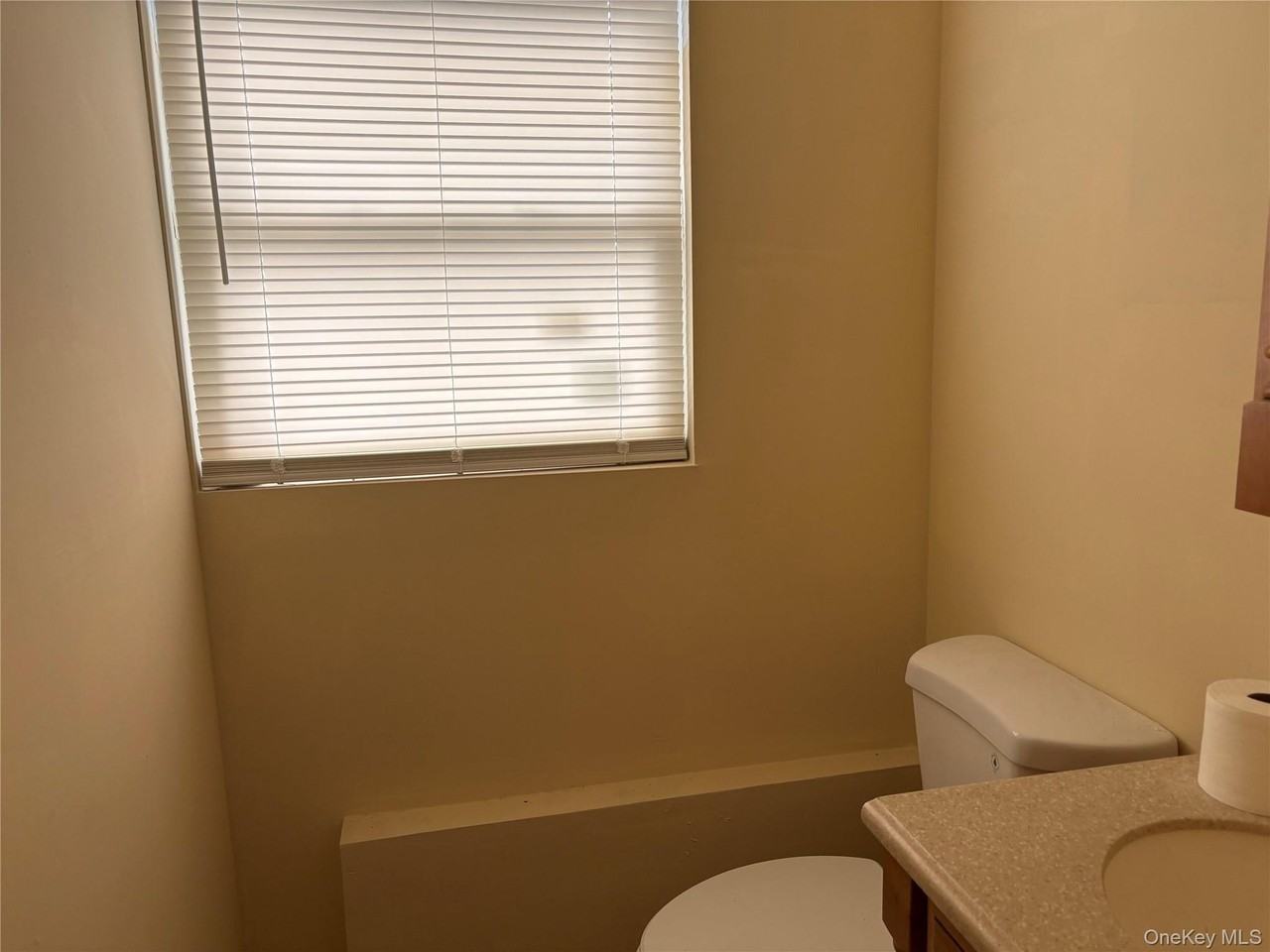 5485 Expressway Dr N - Photo 4 of 4