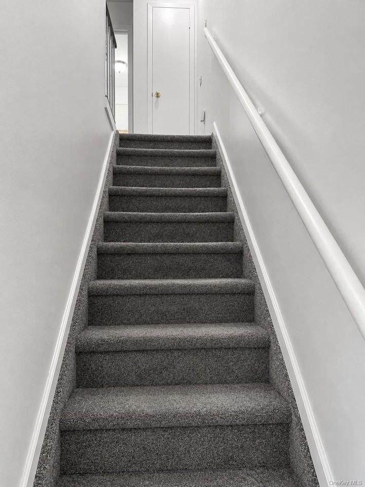 27 Stuart Dr - Photo 2 of 11