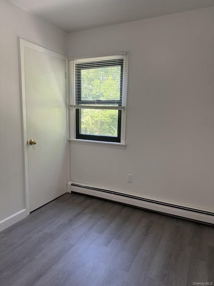 27 Stuart Dr - Photo 6 of 11