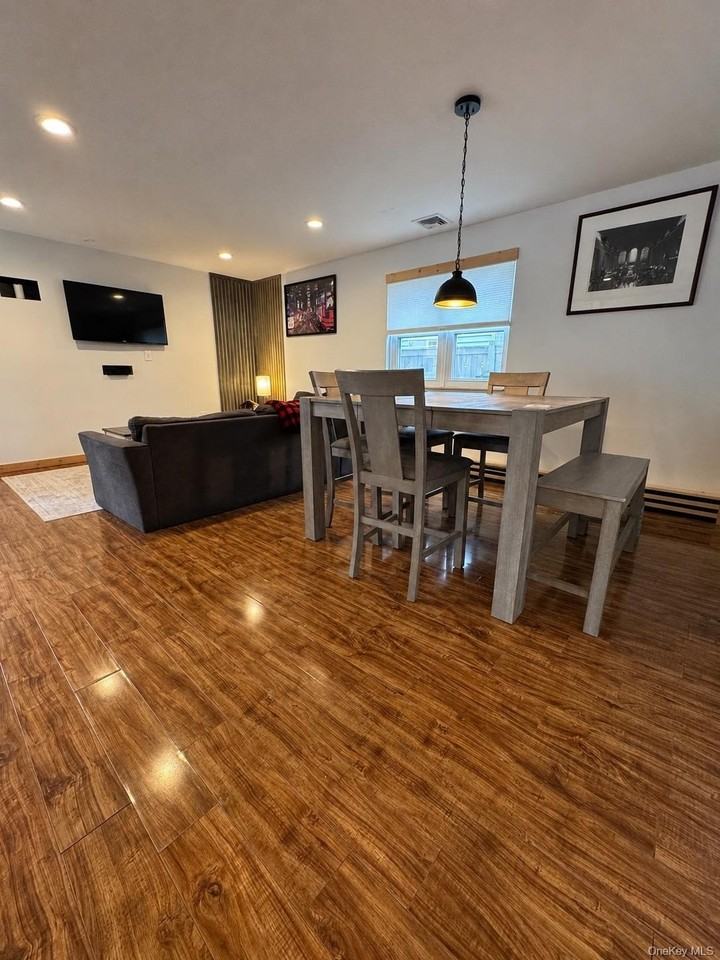 717 E Walnut St - Photo 5 of 15