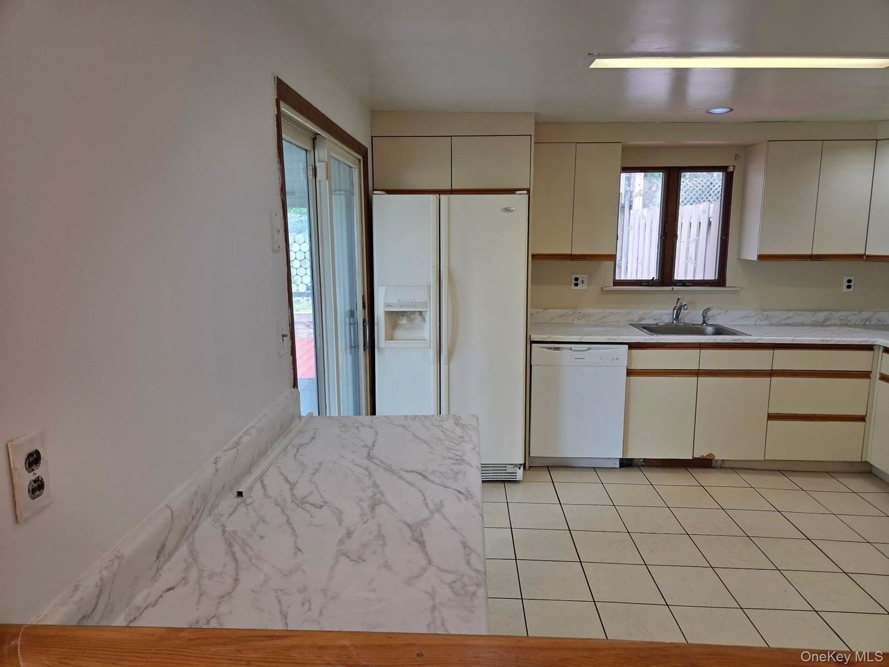 59 Beach Rd - Photo 2 of 34