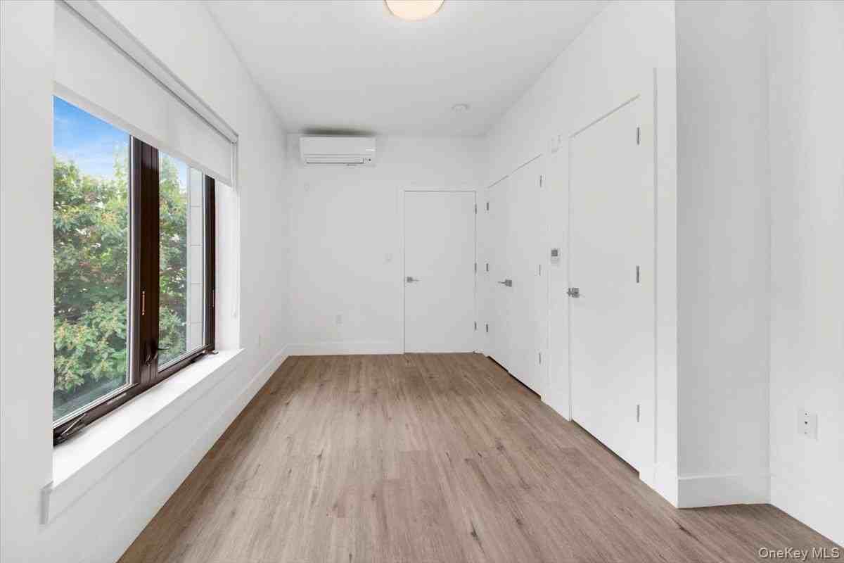 525 N Macquesten Pkwy - Photo 6 of 21