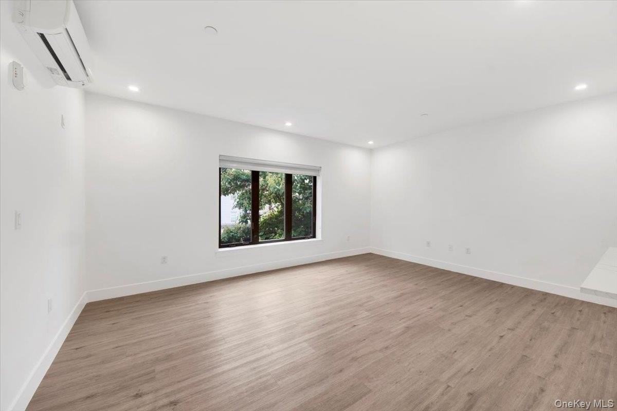 525 N Macquesten Pkwy - Photo 7 of 21