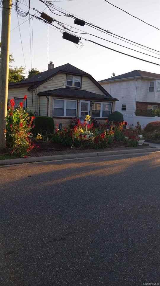 628 Hill St - Photo 2 of 15