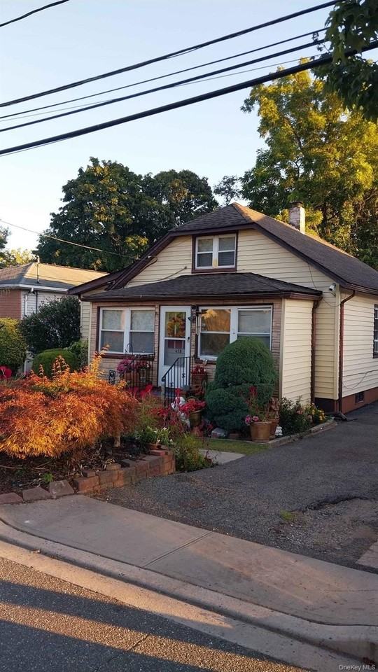 628 Hill St - Photo 3 of 15
