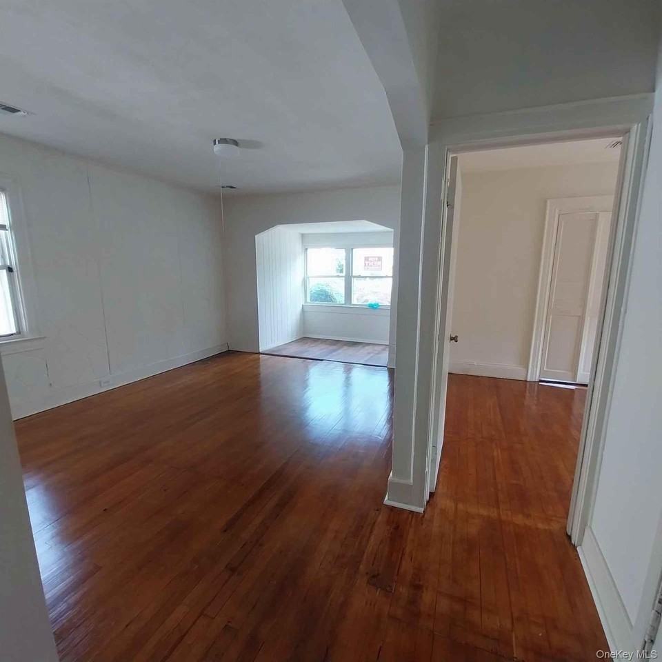 628 Hill St - Photo 4 of 15
