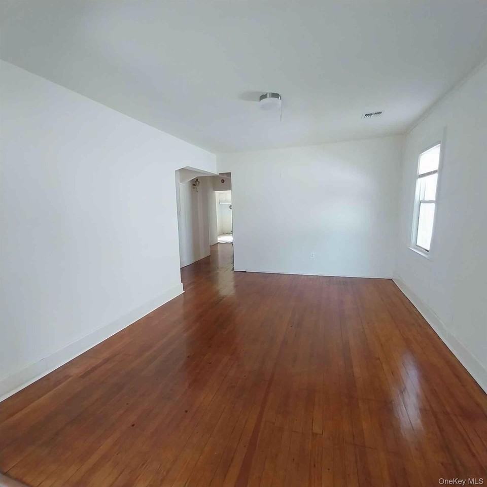 628 Hill St - Photo 5 of 15