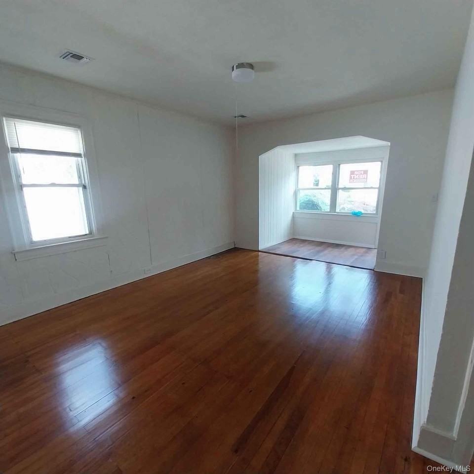 628 Hill St - Photo 6 of 15