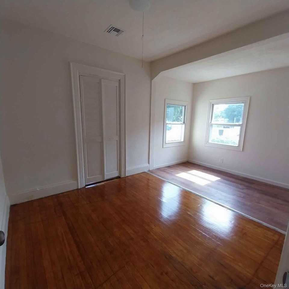 628 Hill St - Photo 7 of 15