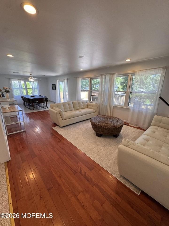 275 Garfield Ave - Photo 4 of 14
