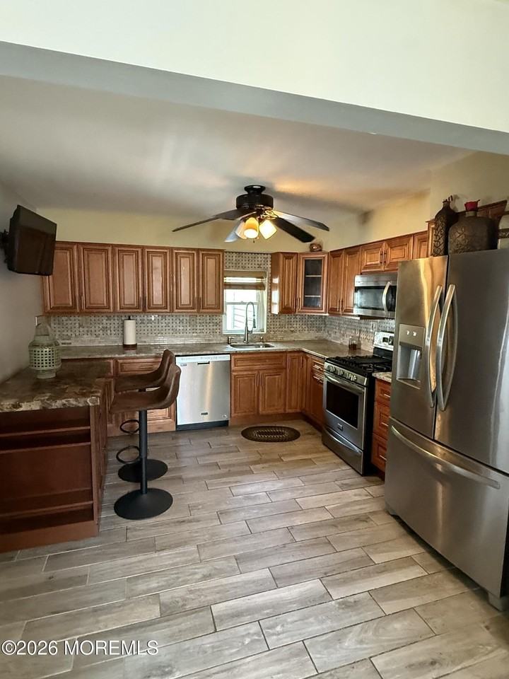 12 Jacobson St - Photo 4 of 23