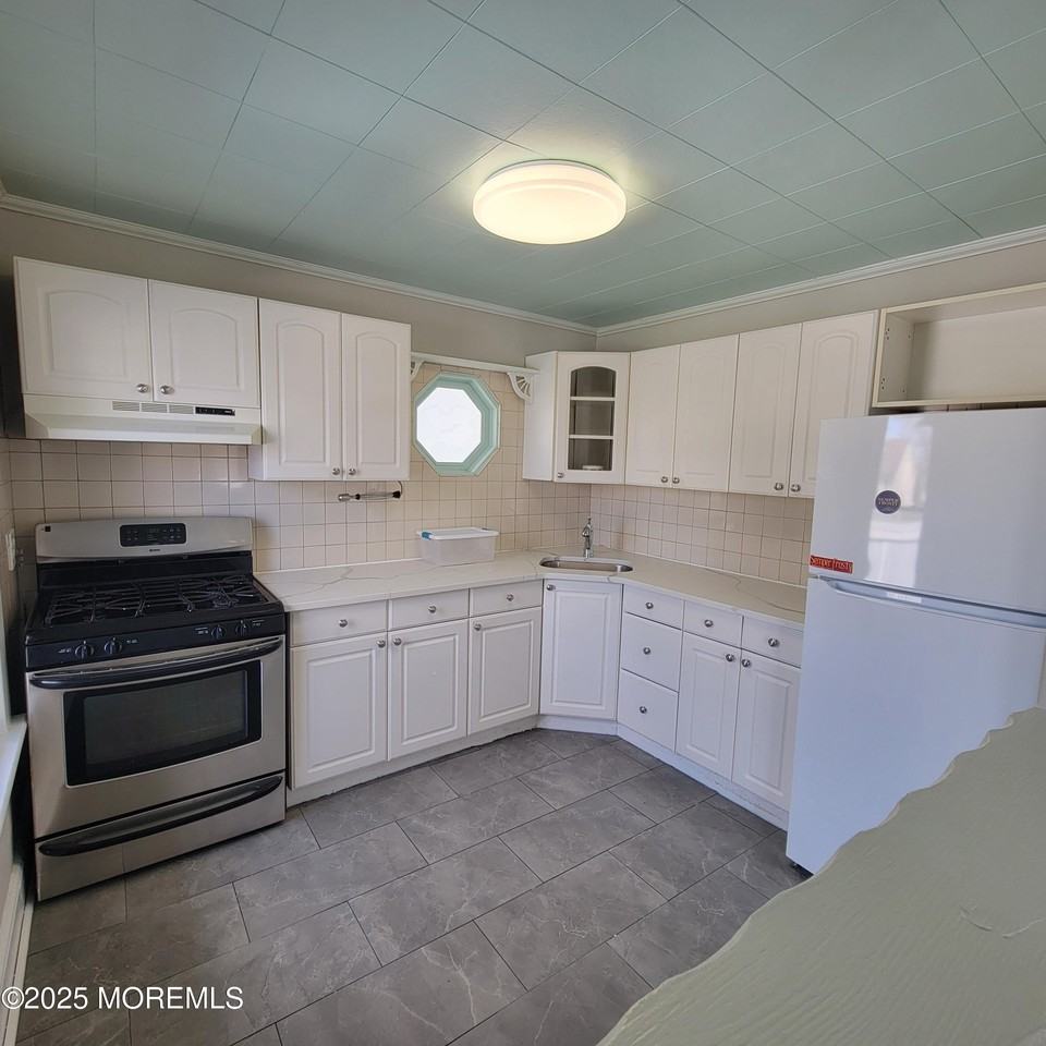 100 3rd St - Photo 5 of 14