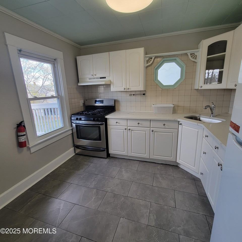 100 3rd St - Photo 6 of 14