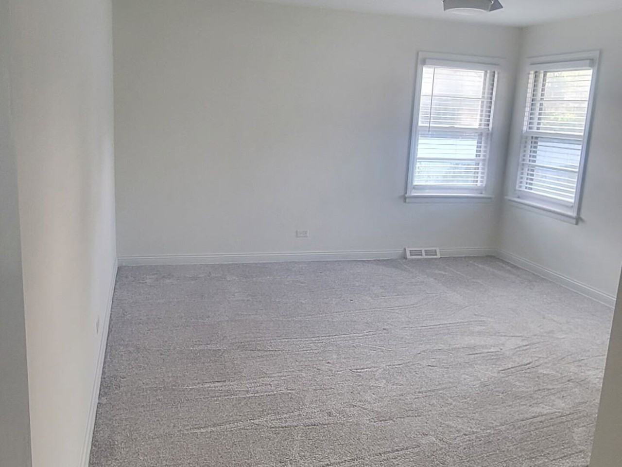 5018 Dobson St - Photo 5 of 16