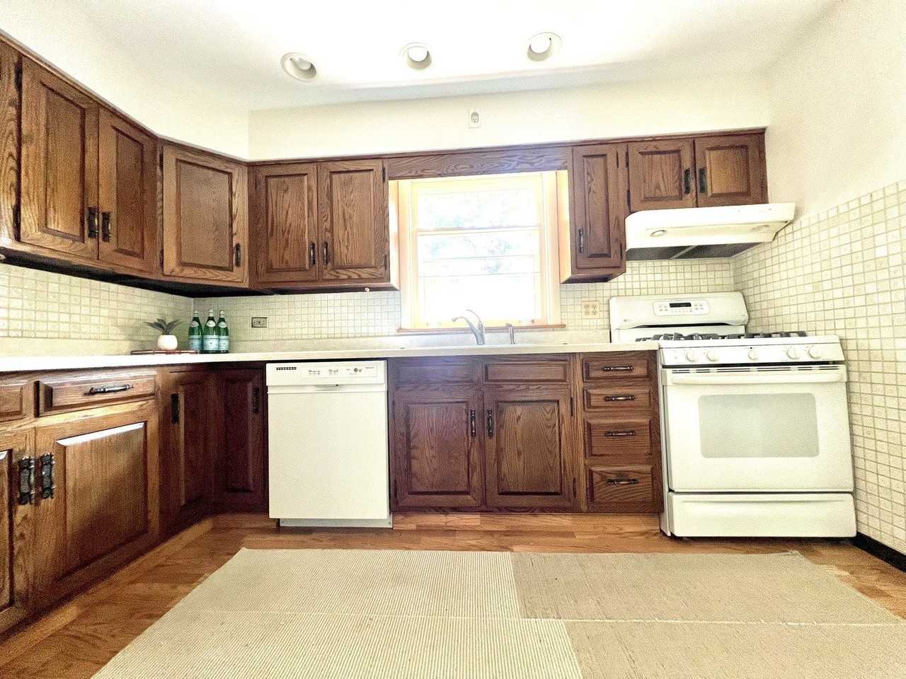 4633 Oakwood Ave - Photo 4 of 12