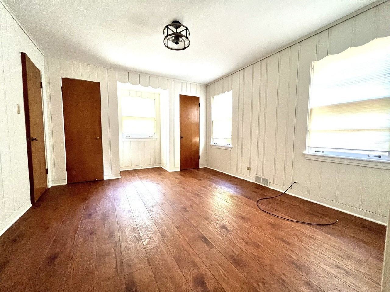4633 Oakwood Ave - Photo 5 of 12