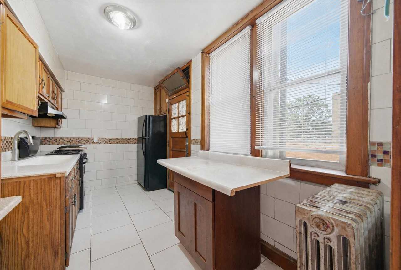 6316 N Artesian Ave #102 - Photo 7 of 19