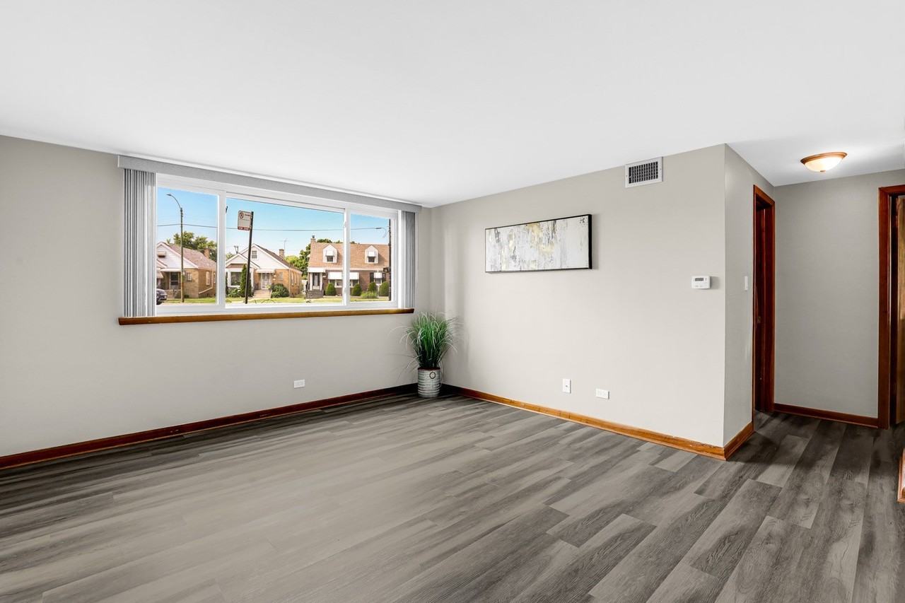 7101 W Foster Pl #B - Photo 2 of 10