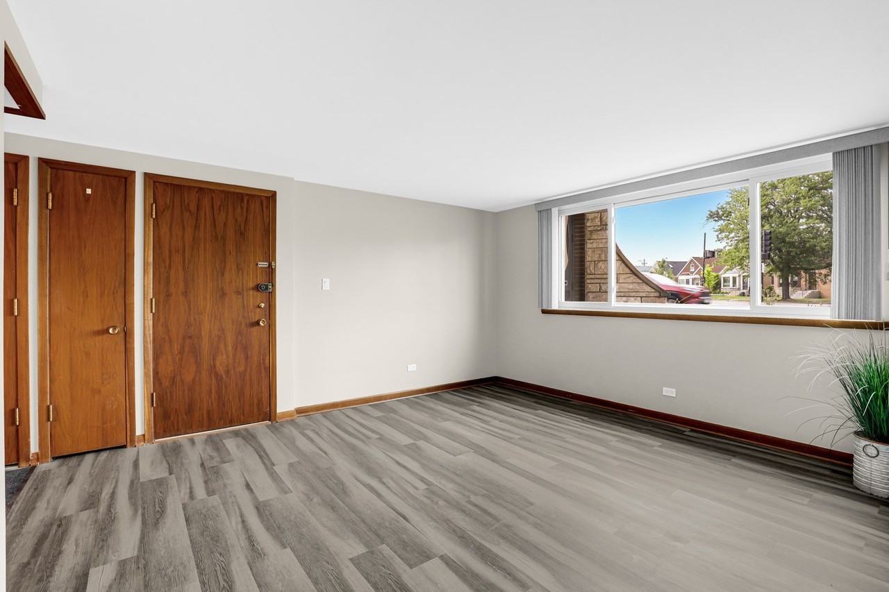 7101 W Foster Pl #B - Photo 4 of 10