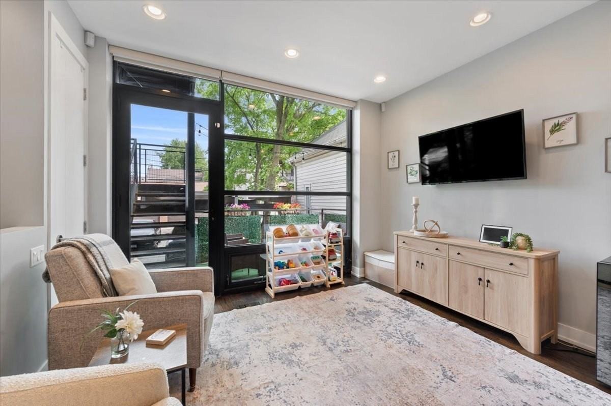 1349 N Leavitt St #1B - Photo 4 of 25
