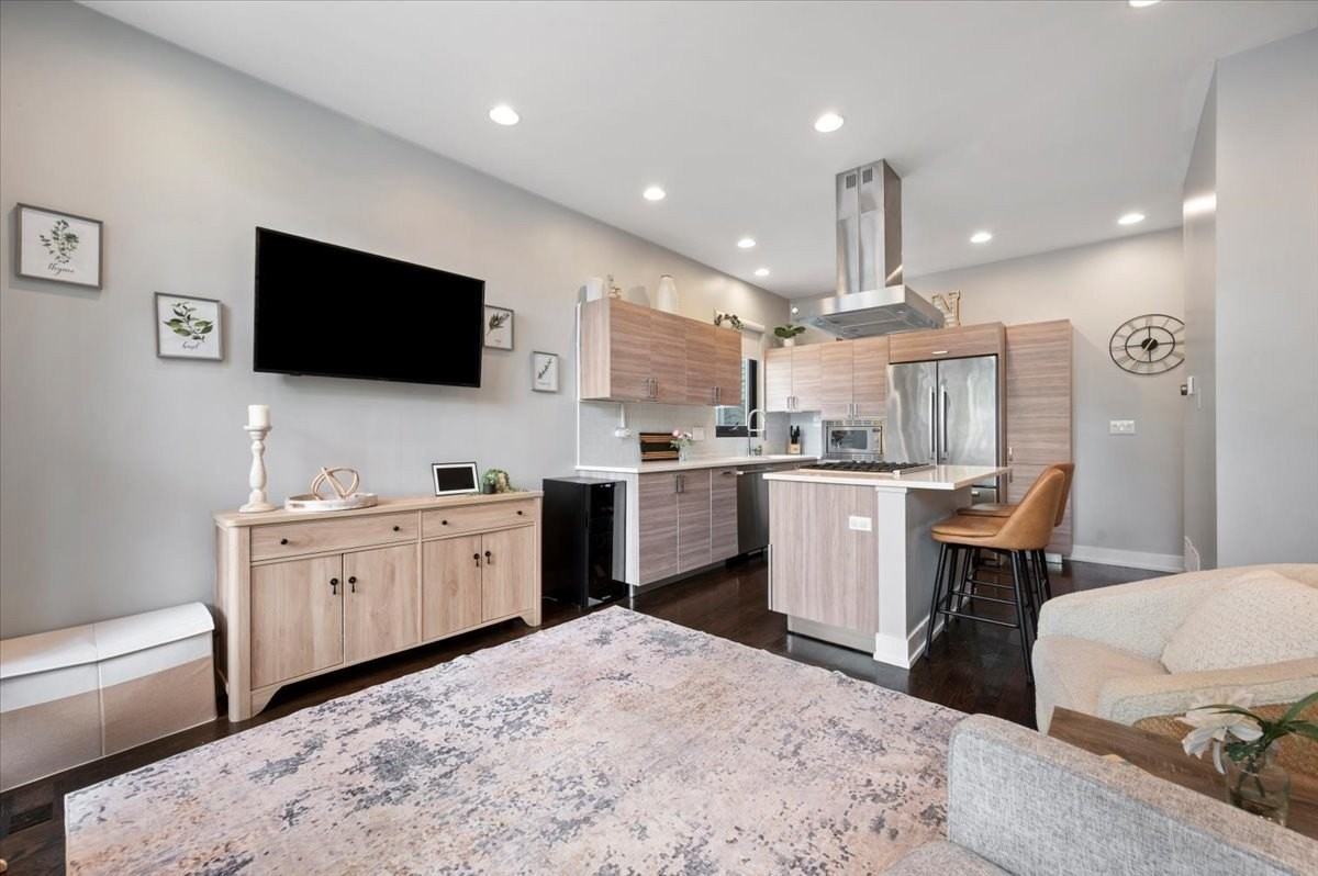 1349 N Leavitt St #1B - Photo 6 of 25