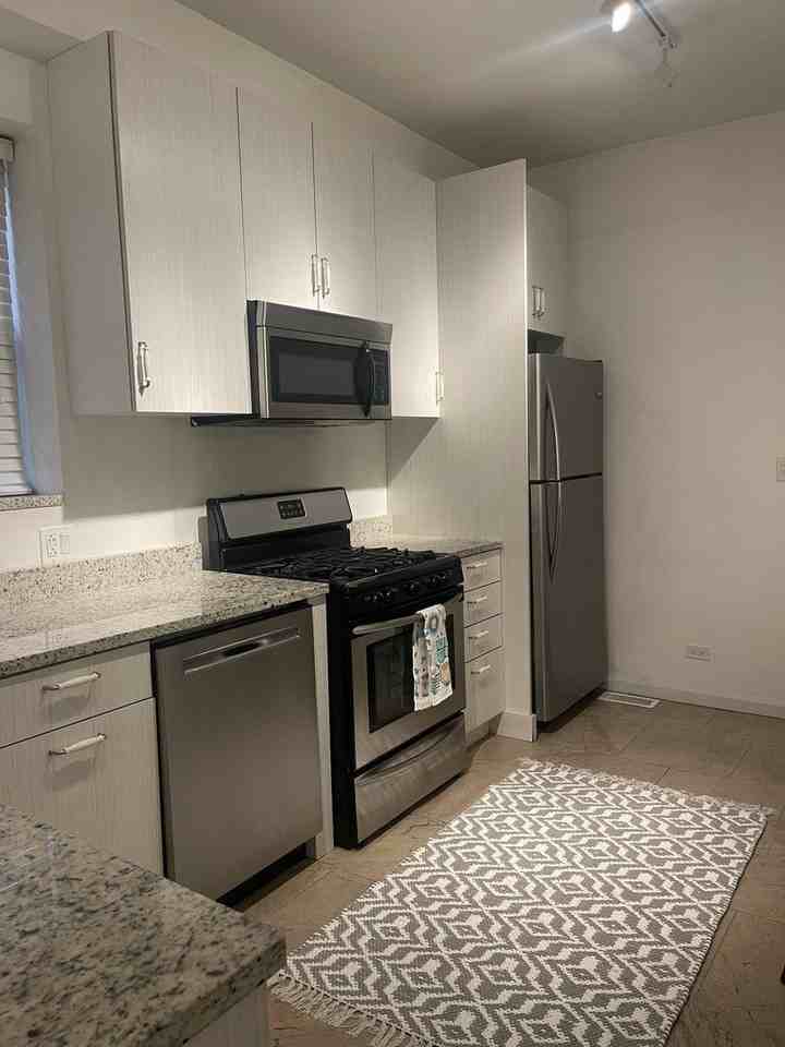 2329 W Huron St #1B - Photo 7 of 20