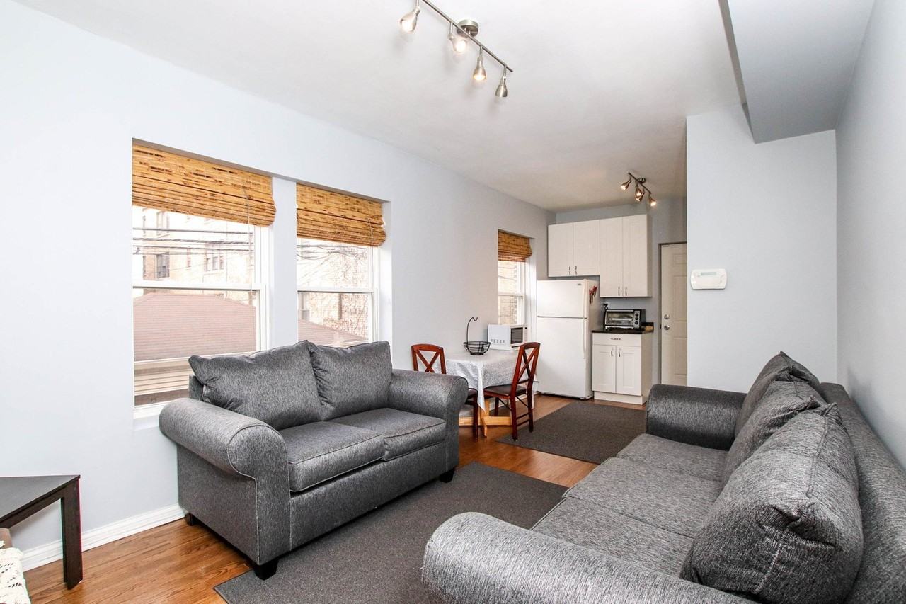 1626 W Farwell Ave #1F - Photo 2 of 12