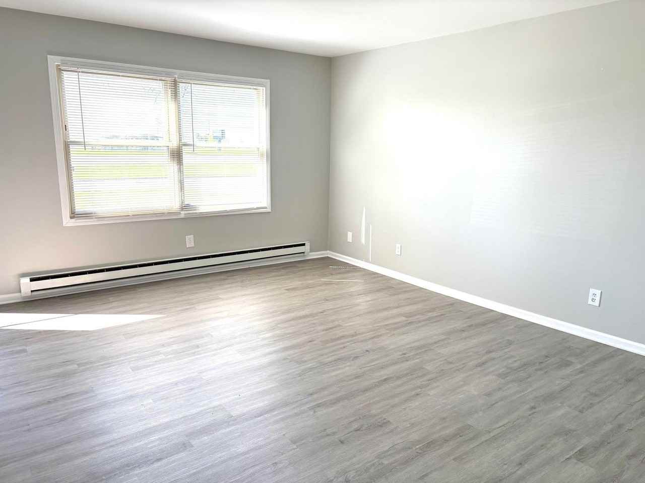 724 Oakton Rd - Photo 4 of 17